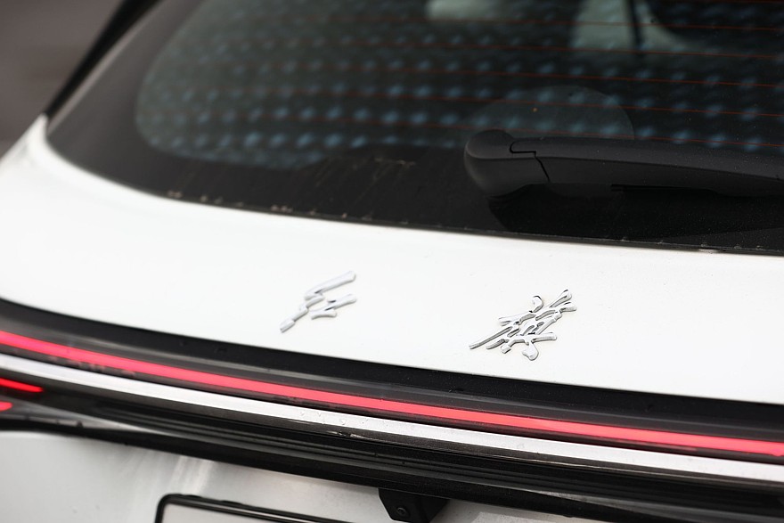 Больше не компромисс: необычный тест-драйв Hongqi HS5