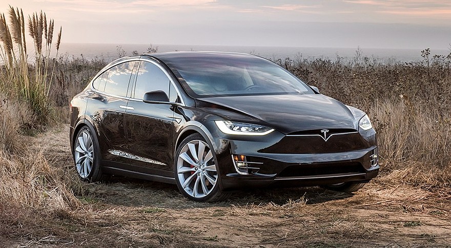 На фото: Tesla Model X