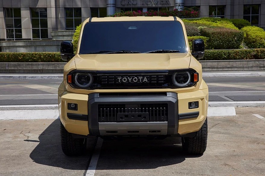 На фото: концепт Toyota Land Cruiser FJ Legendary