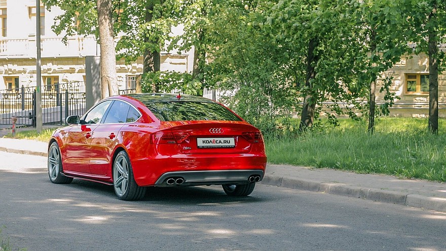 Audi A5 Sportback красная сзади (2)