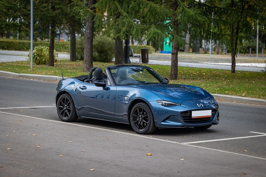 Задний привод, полтора литра и DVD-проигрыватель: опыт владения Mazda Roadster IV (ND)