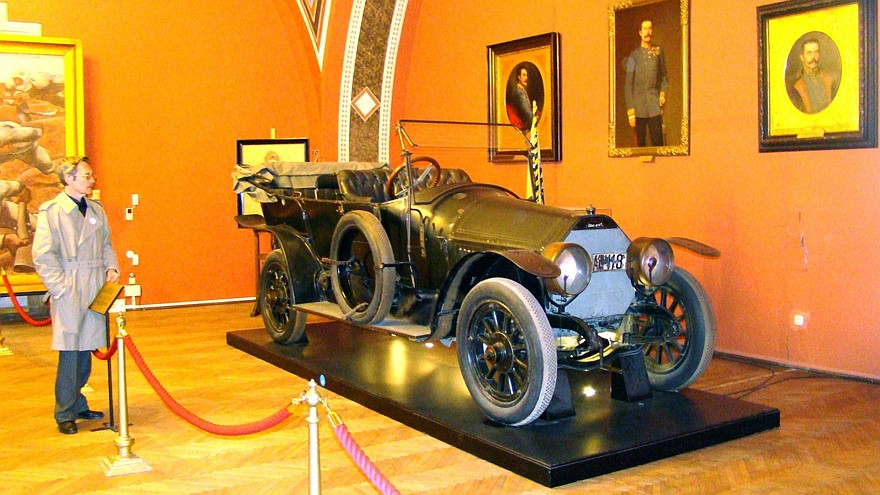Автомобиль Gräf und Stift 28/32PS в первом варианте оформления зала «Сараево»
