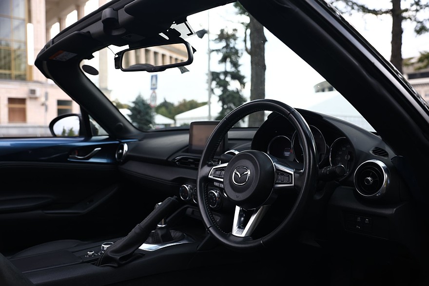 Задний привод, полтора литра и DVD-проигрыватель: опыт владения Mazda Roadster IV (ND)