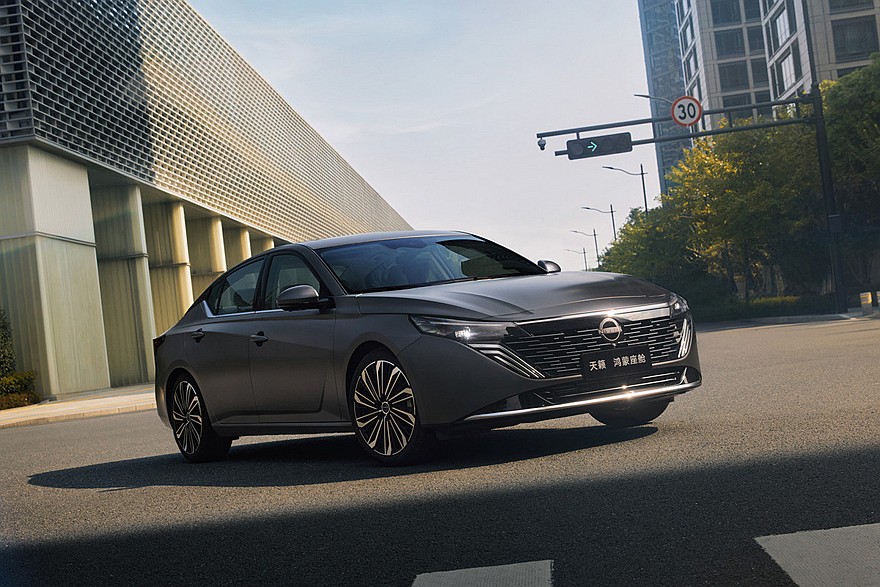 Nissan Teana выходит на рынок: новый дизайн и старые моторы