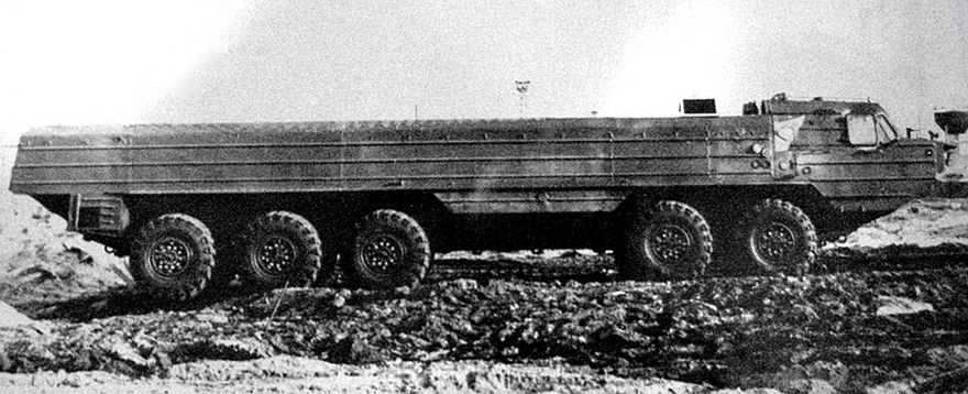 Прототип 520-сильного пятиосного шасси БАЗ-69481М с открытым корпусом
