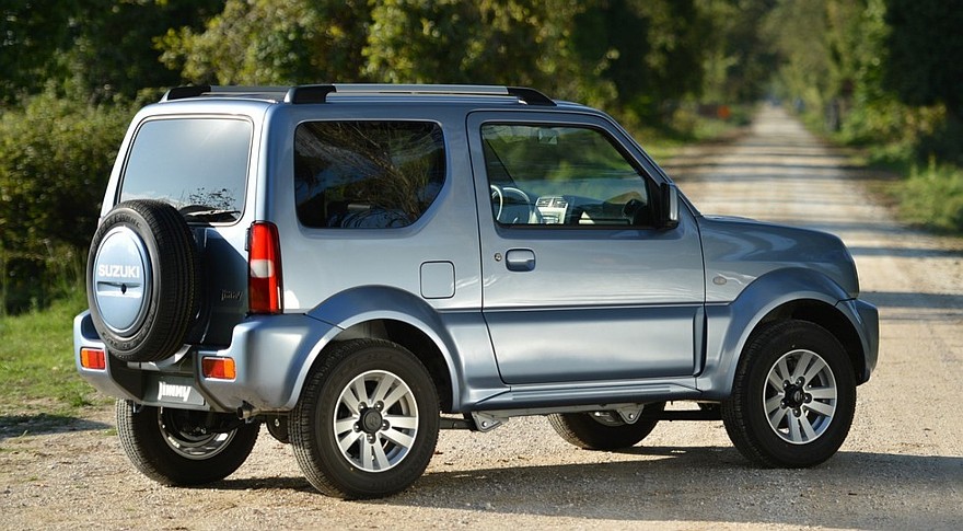 На фото: Suzuki Jimny актуального поколения