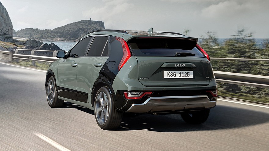 На фото: актуальный кроссовер Kia Niro HEV