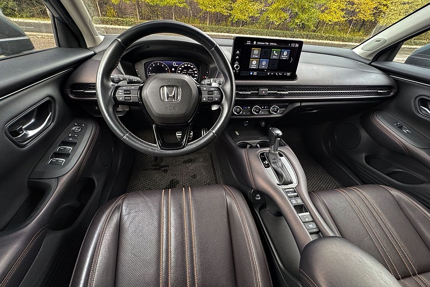 Японский минимализм с европейским лицом: тест-драйв Honda ZR-V