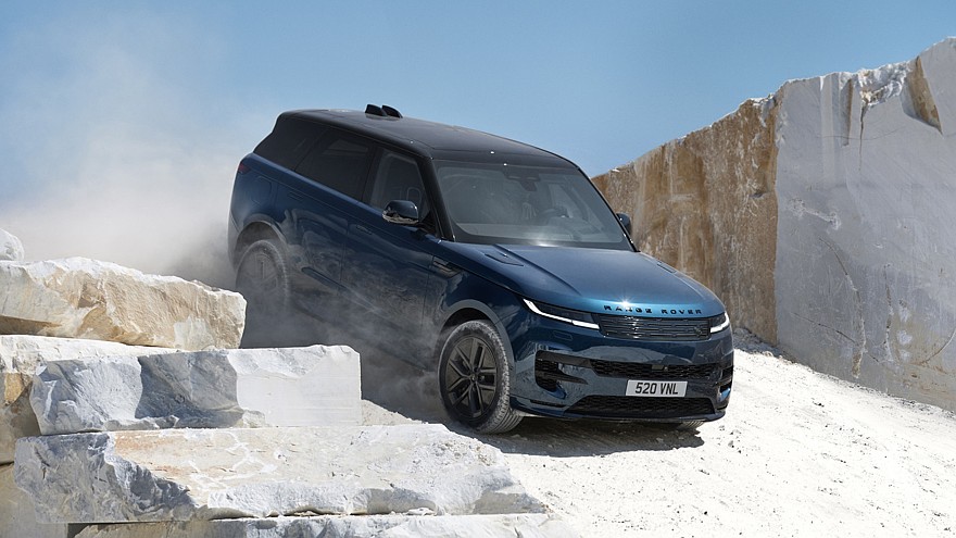 На фото: Range Rover Sport Electric