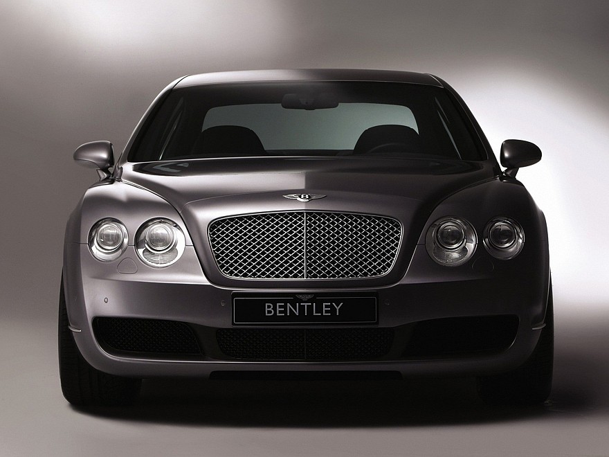 Bentley Continental Flying Spur спереди