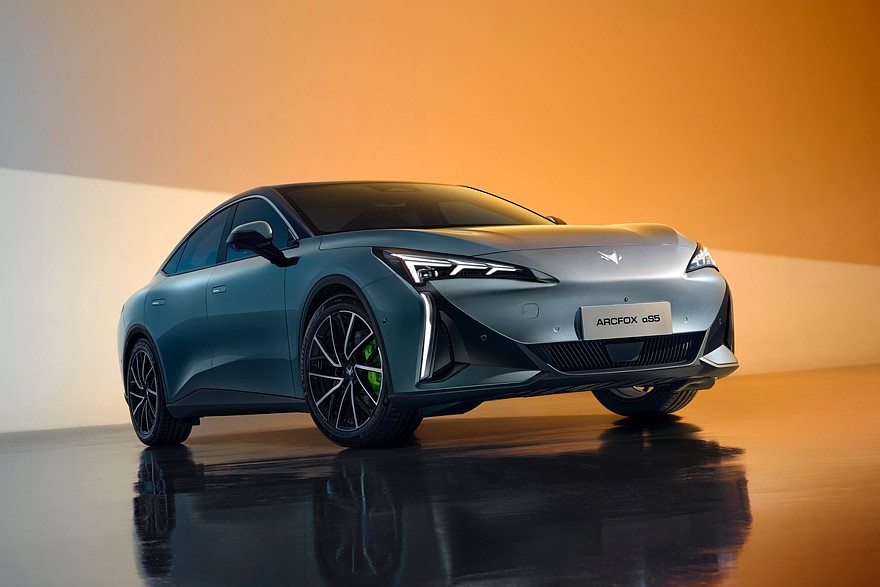 Дореформенный электроседан Arcfox Alpha S5