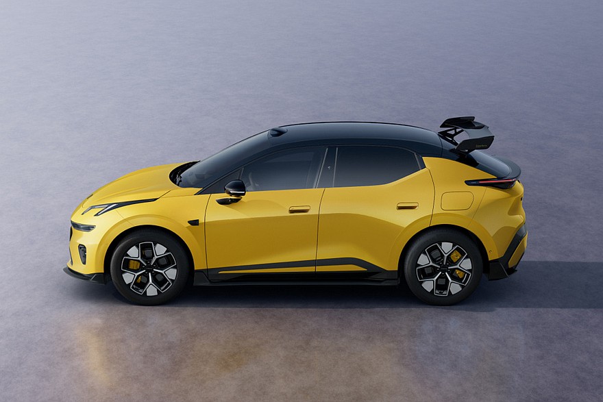 Lynk & Co 20 с опциональными обвесом и антикрылом
