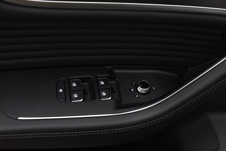 Больше не компромисс: необычный тест-драйв Hongqi HS5