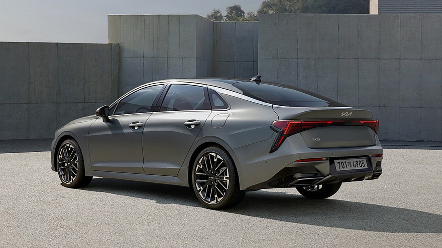 Нынешний Kia K5 после первого рестайлига