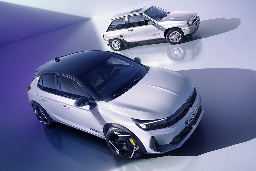 Opel Corsa GSE на фоне «горячей» версии GSi первого поколения