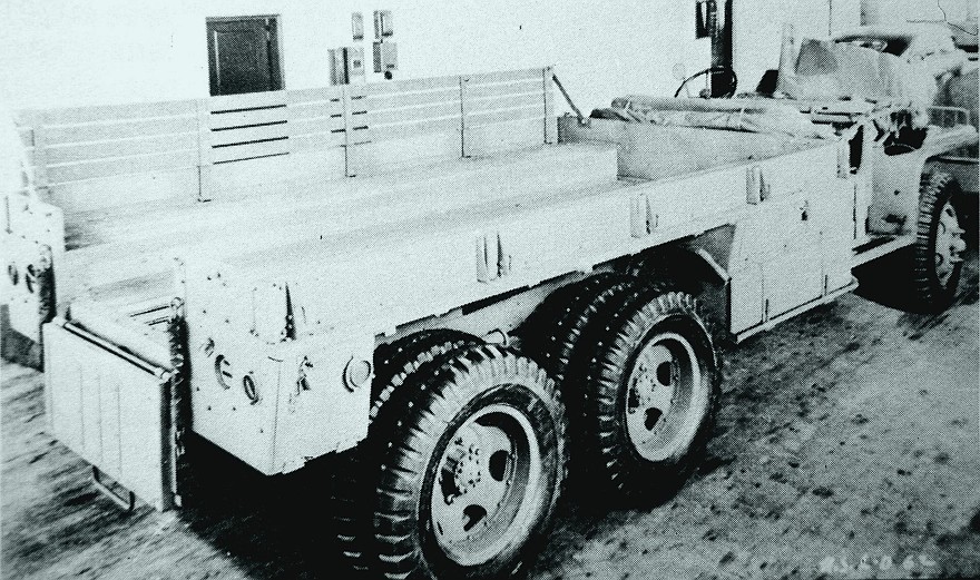 На фото: Грузовик LD-162 со сложенными органами управления и правой частью кузова