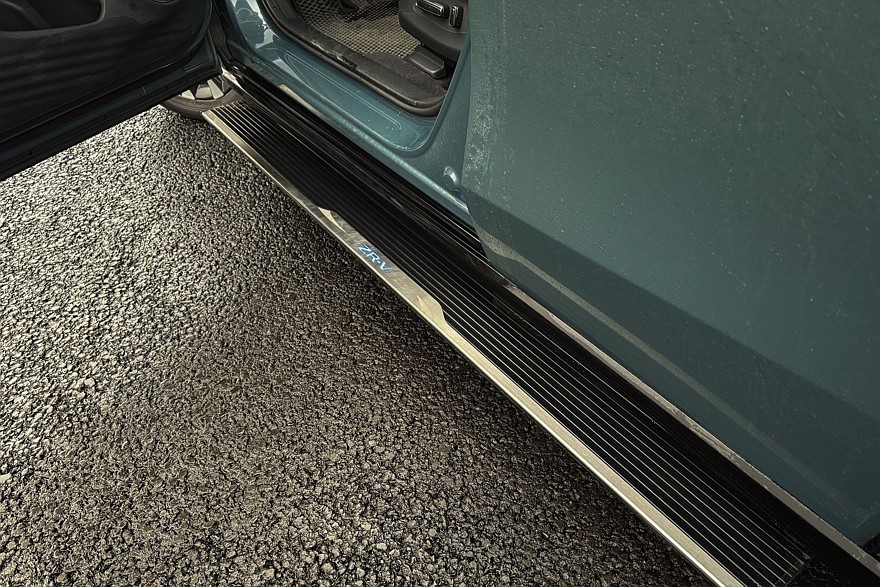 Японский минимализм с европейским лицом: тест-драйв Honda ZR-V