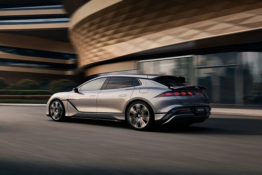 Дореформенный Denza Z9 GT