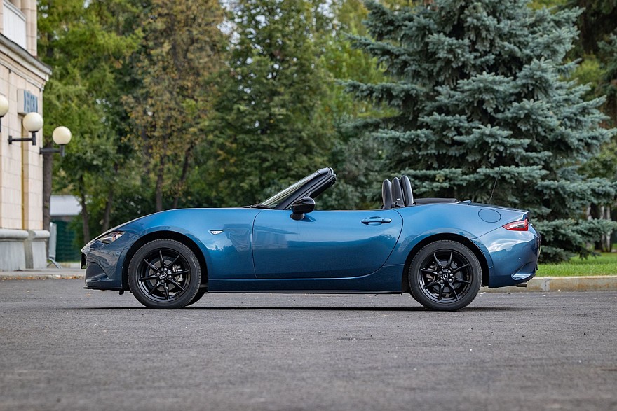 Задний привод, полтора литра и DVD-проигрыватель: опыт владения Mazda Roadster IV (ND)