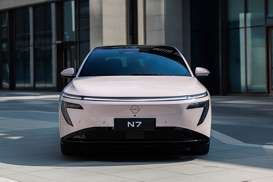 Исходный седан Nissan N7 образца 2025 года
