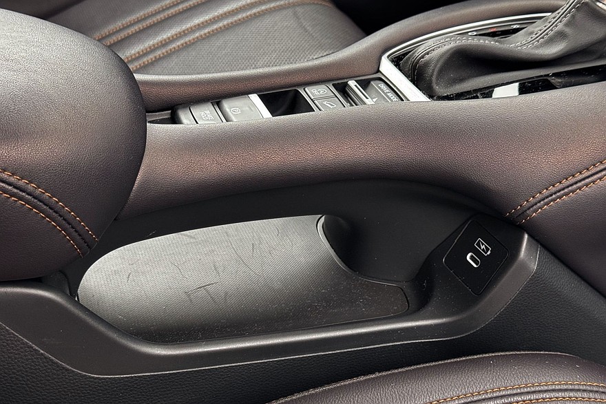 Японский минимализм с европейским лицом: тест-драйв Honda ZR-V