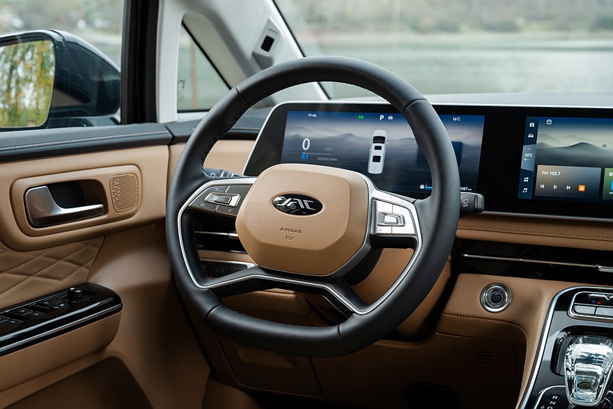 Брат из Китая приехал: тест-драйв JAC RF8