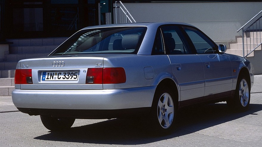 На фото: Audi A6 C4 quattro 1994–97