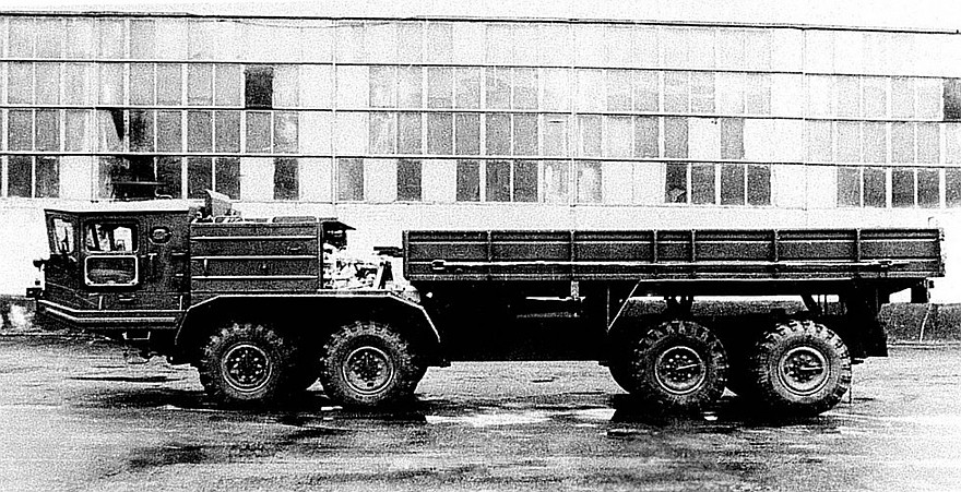 Бортовой грузовик БАЗ-69501П классической компоновки (из архива Н. Щербакова)
