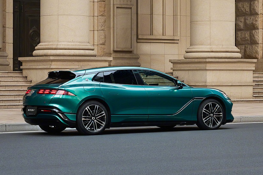 Обновленный Denza Z9 GT