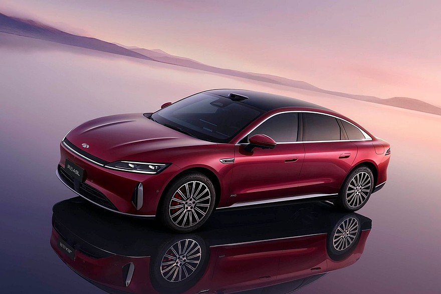 Старший седан Chery Fulwin A9L, он вышел на домашний рынок в прошлом году