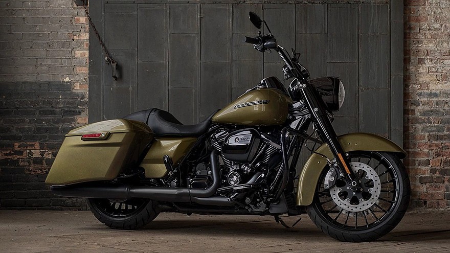 На фото: Harley-Davidson Road King Special