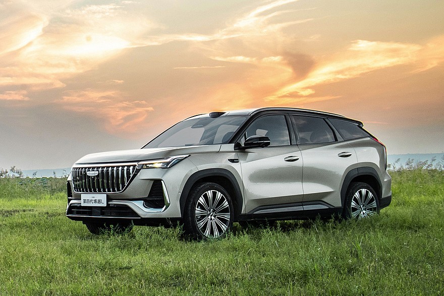 Бензиновый обновленный Geely Boyue L