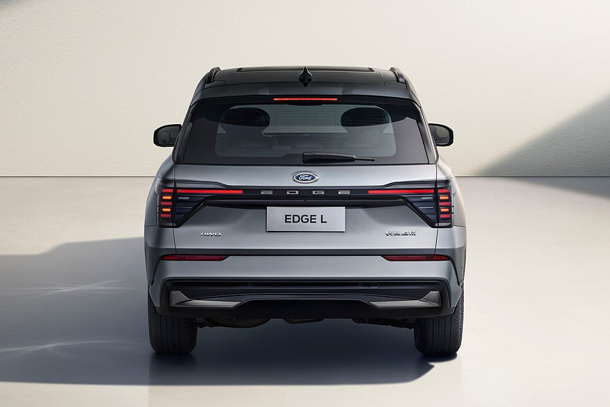 Дореформенный Ford Edge L