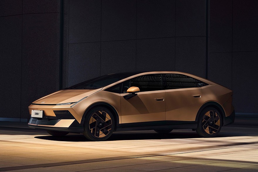 Серийный седан Hyundai Ioniq V