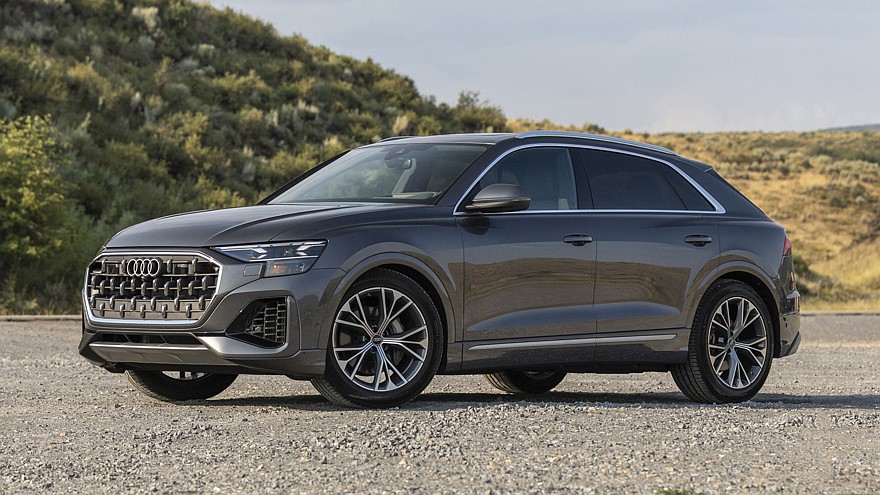 На фото: Audi Q8