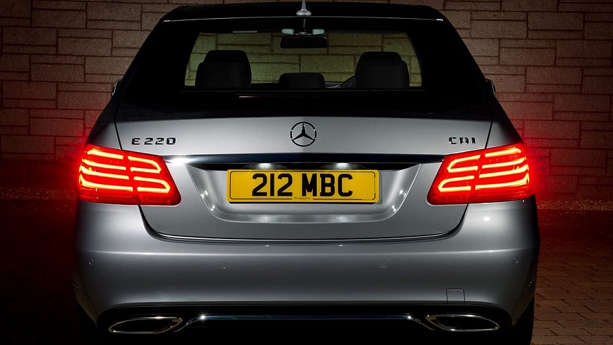 На фото: Mercedes-Benz E 220 CDI UK-spec (W212) '2013–н.в.