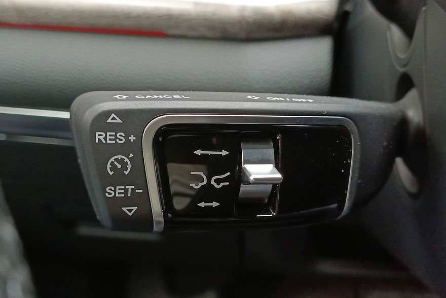 Крылатые габариты, немного эвкалипта и сила пользовательских настроек: тест-драйв Hongqi HS7