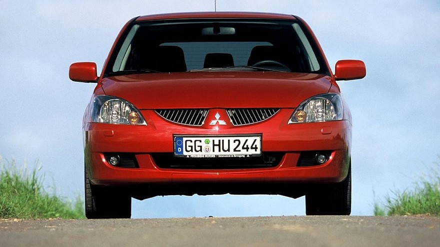 На фото: Mitsubishi Lancer Wagon '2003–2005