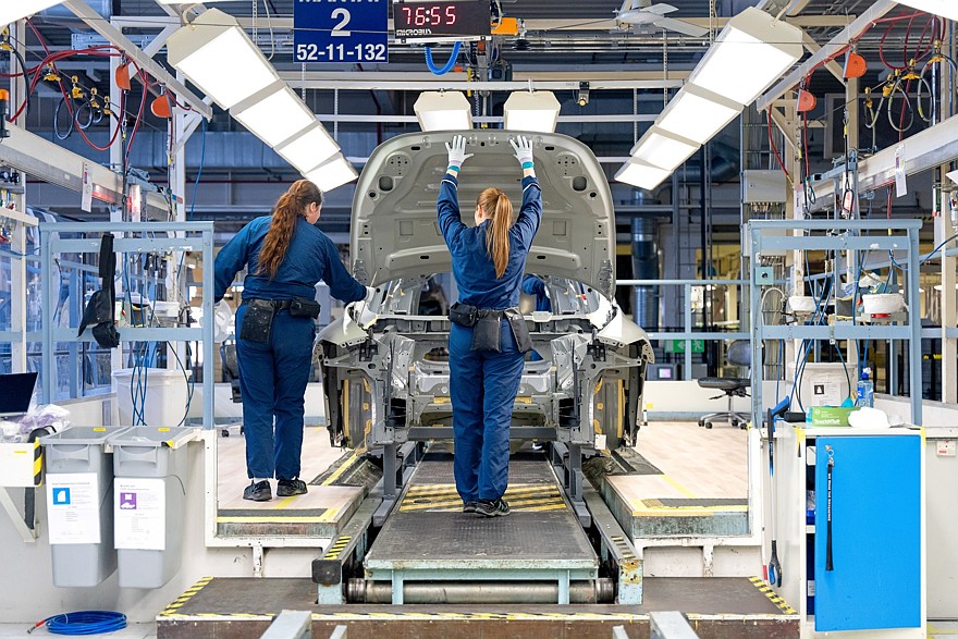 Производство кроссовера Volvo EX60 на заводе в Гётеборге