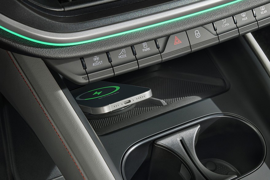 Skoda модернизировала линейку электрокроссоверов для нового модельного года