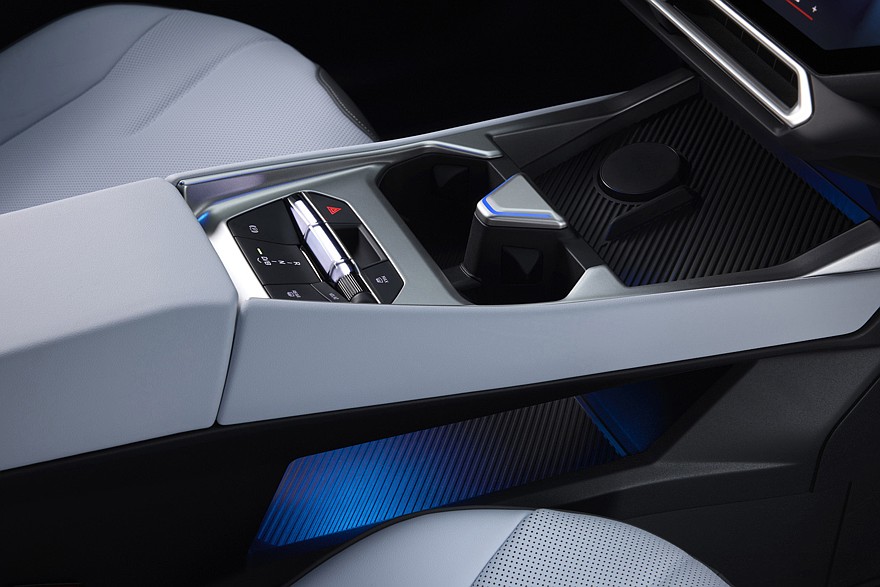 На фото: салон нового седана BMW i3