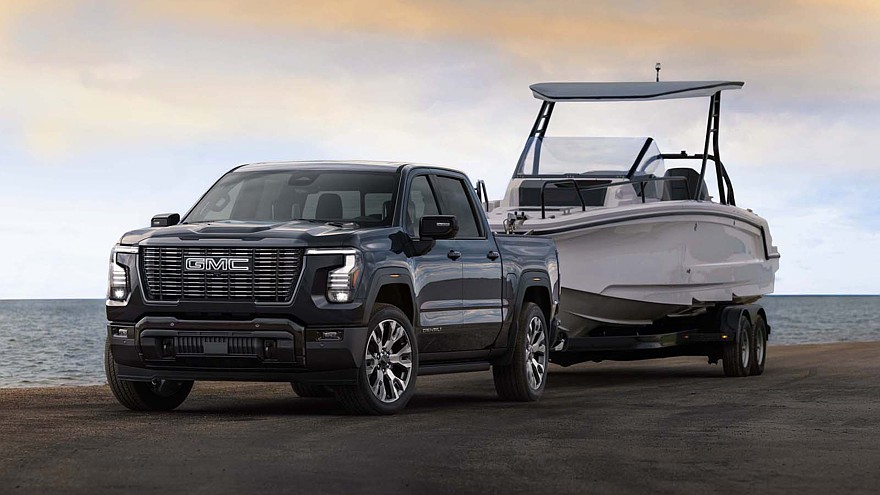 На фото: обновлённый пикап GMC Sierra 1500 в версии Denali Ultimate
