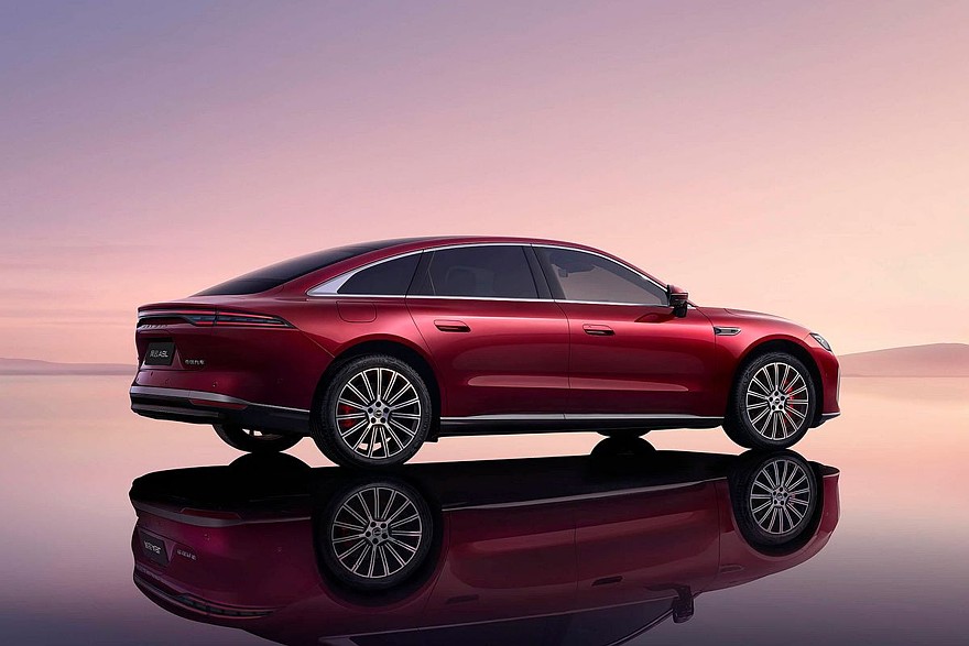 Старший седан Chery Fulwin A9L, он вышел на домашний рынок в прошлом году