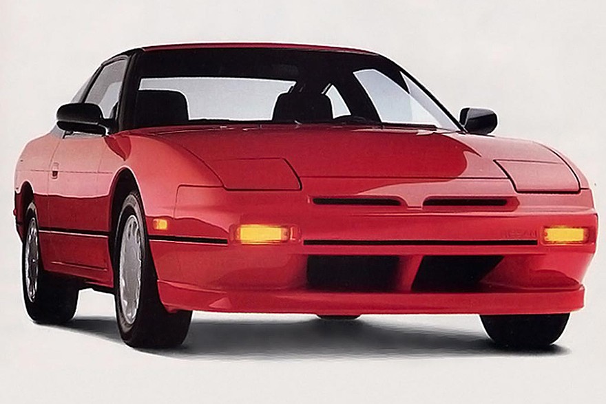 Открывающиеся фары – довольно популярное решение в этом классе в то время. Кроме Subaru XT они встречались на Toyota Celica, Nissan 240SX, Honda Prelude, Ford Probe и Mitsubishi Eclipse