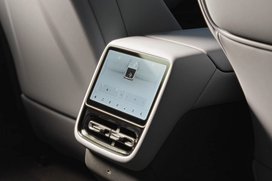 Обновленный Xpeng P7+