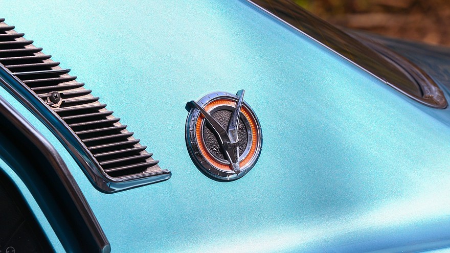 Mazda RX-2 голубая шильдик