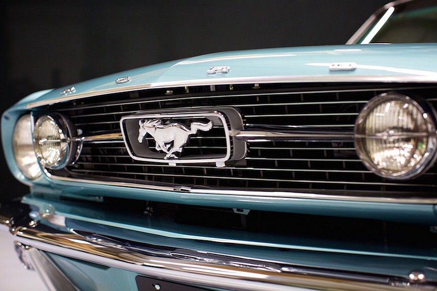 На фото: Revology Ford Mustang