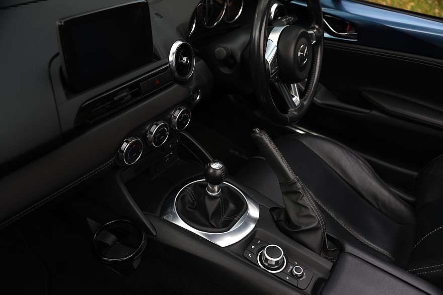 Задний привод, полтора литра и DVD-проигрыватель: опыт владения Mazda Roadster IV (ND)