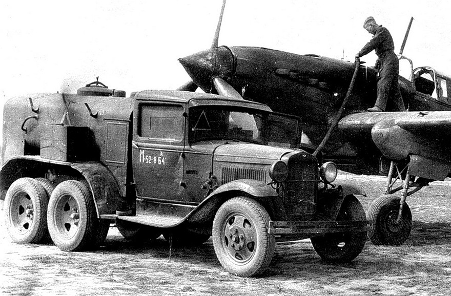 Первый аэродромный бензозаправщик БЗ-38 с задней кабиной управления