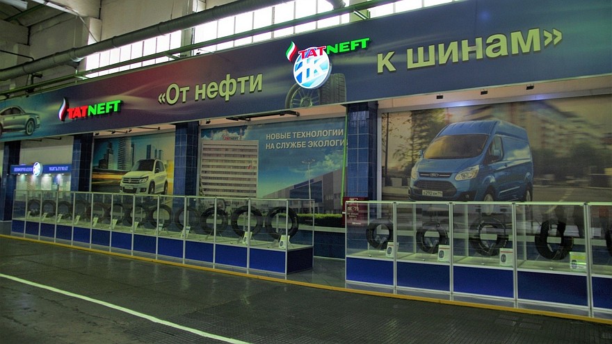 Выставочная экспозиция шинной продукции ПАО «Нижнекамскшина»